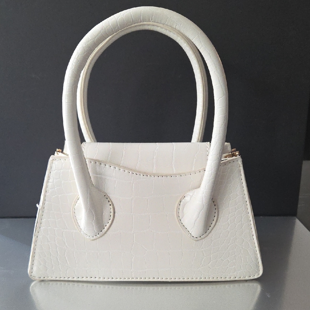 Elegant Vintage White Croc-Embossed Handbag